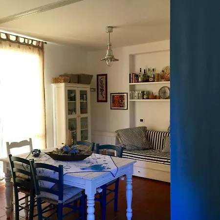 A Pochi Passi Dal Mare Di M. Marina *
